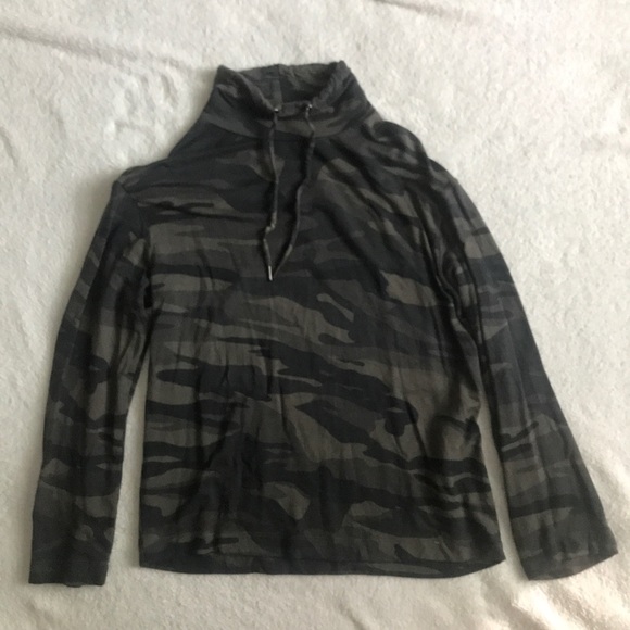 Tahari camo pullover - Picture 3 of 4